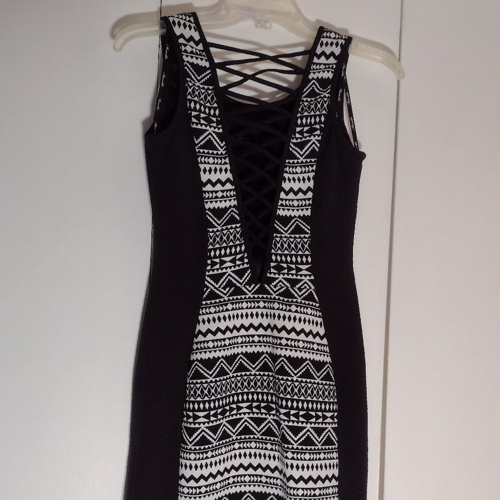 Dress - Picture 3 of 11